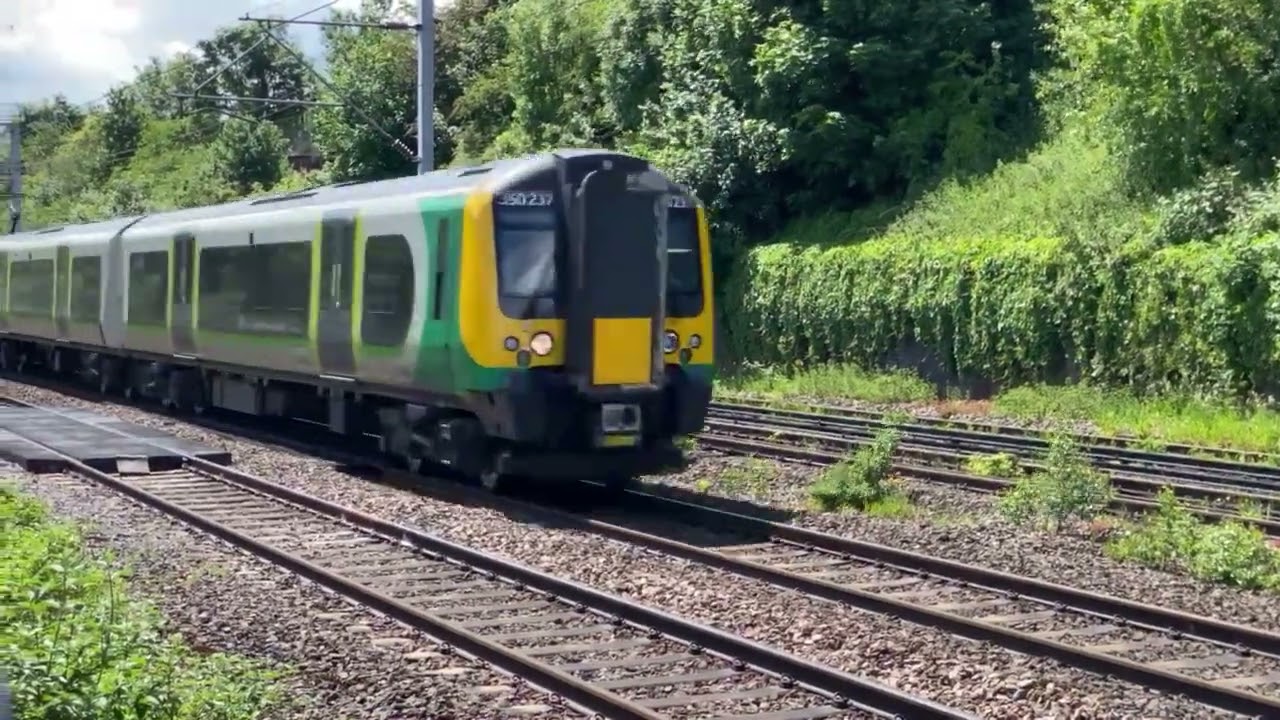 LNWR Class 350 Broken Squeaky Horn Passing Bushey.