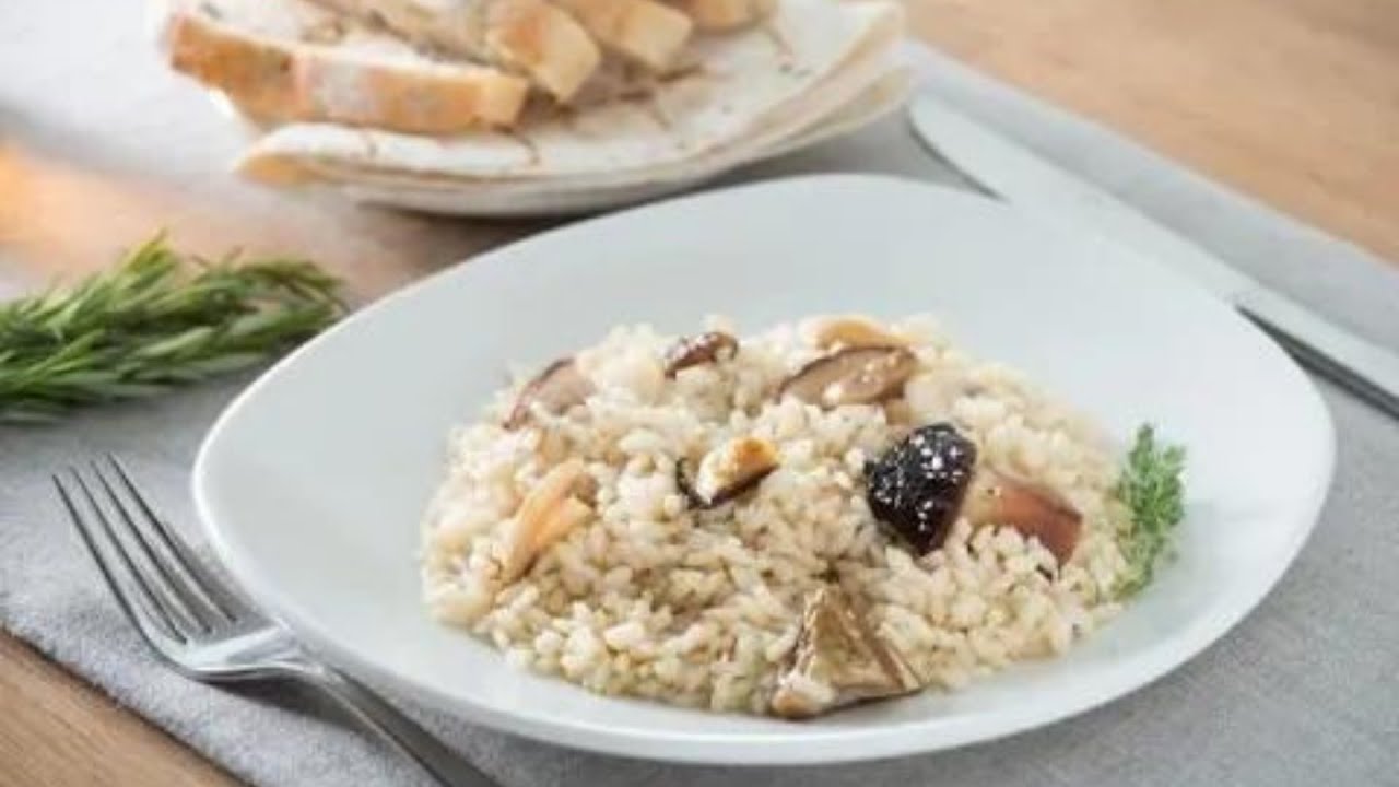 ARROZ con alcachofas, espárragos verdes y setas /Rice recipe with artichokes and mushrooms