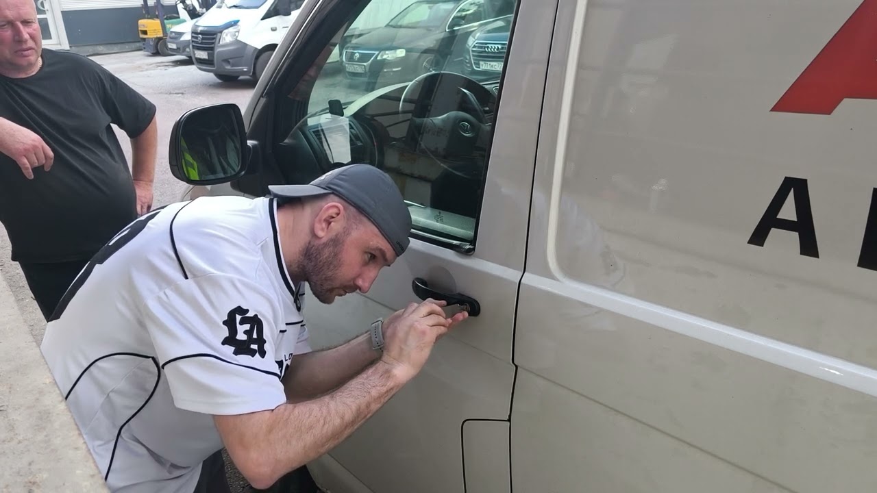 Вскрытие Volkswagen Transporter без повреждений
