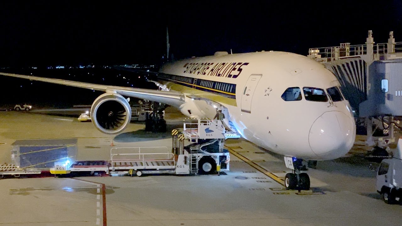 Flying Singapore Airlines Economy  |  SQ618 Singapore (SIN) → Osaka (KIX)