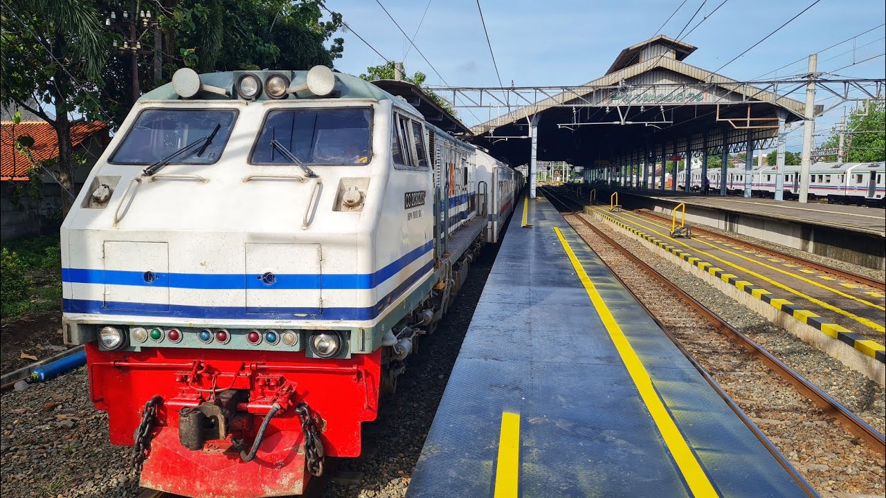 Langganan Narik Kereta KAHURIPAN Tenaga Lok Ini Kuat Tanpa Slip Walau Hujan!