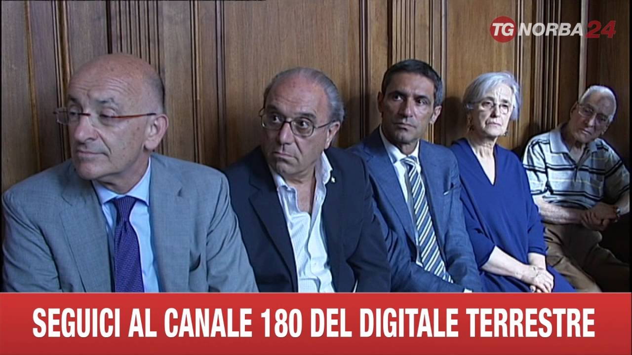 BARI UNIVERSITÀ LAUREA HONORIS CAUSA AL DIRETTORE DEL TGNORBA ENZO MAGISTÀ