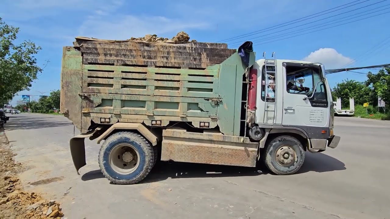 Wonderful First START PROJECT LANDFILL Delete Flooded Using 5T Trucks Unloading Stone And Dozer D31P