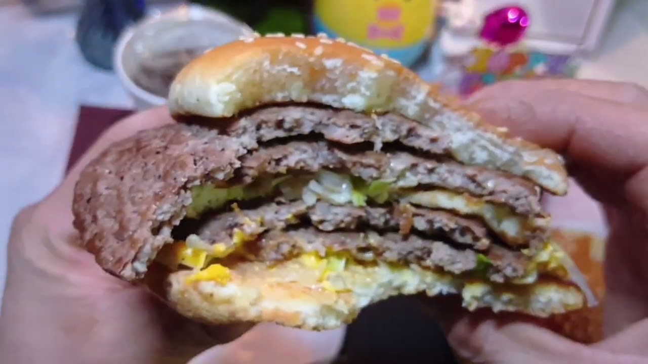初めての倍ビッグマック🍔俺が普通に食べるだけなわけないじゃないW