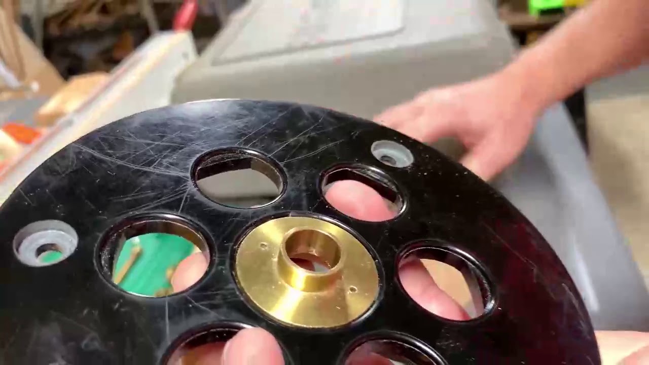 Router plate centering