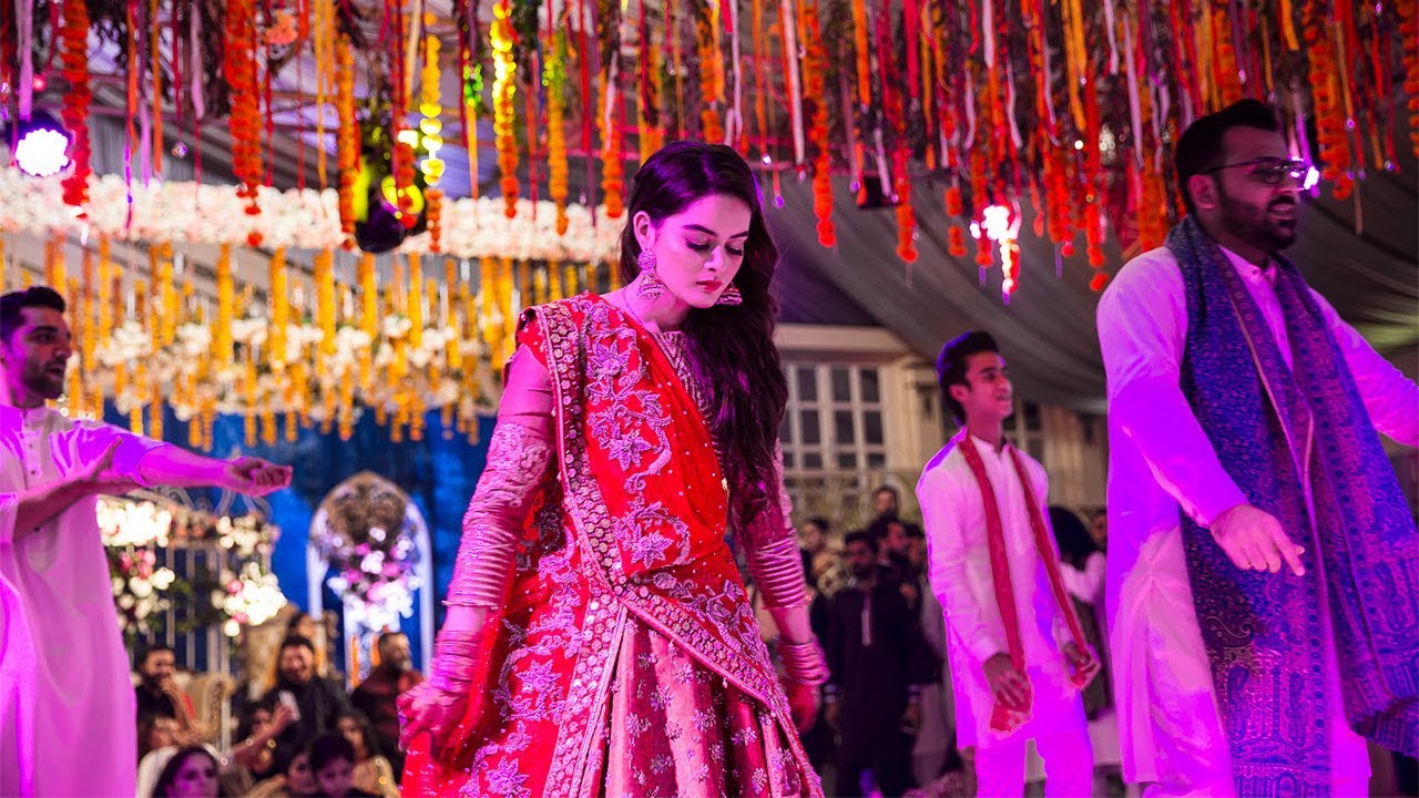 Minal Khan Dance Performance on Aiman Khan Mehndi