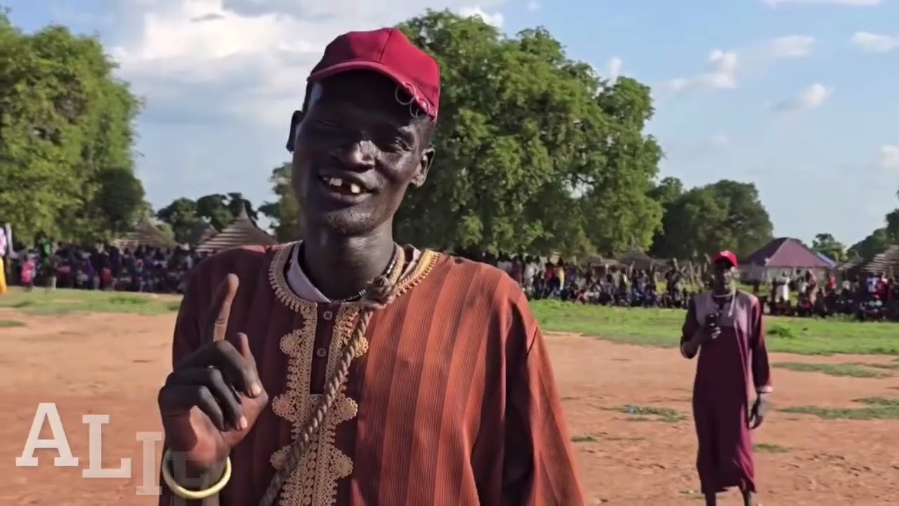 Artist: Dhuor Majok (Loth Ajoh) aka Thon E Problems          Song Title: Roor-Apuk Eban.