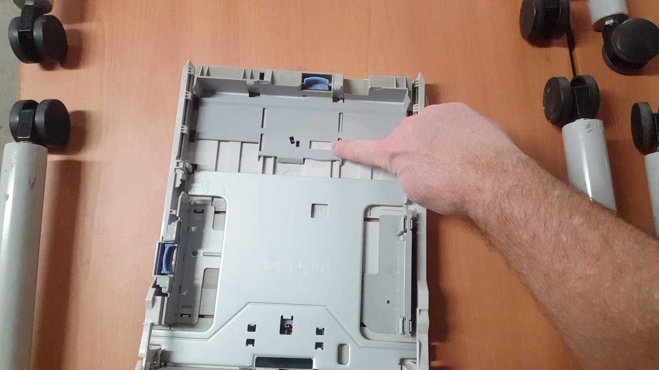 Adjusting the paper tray 1320n