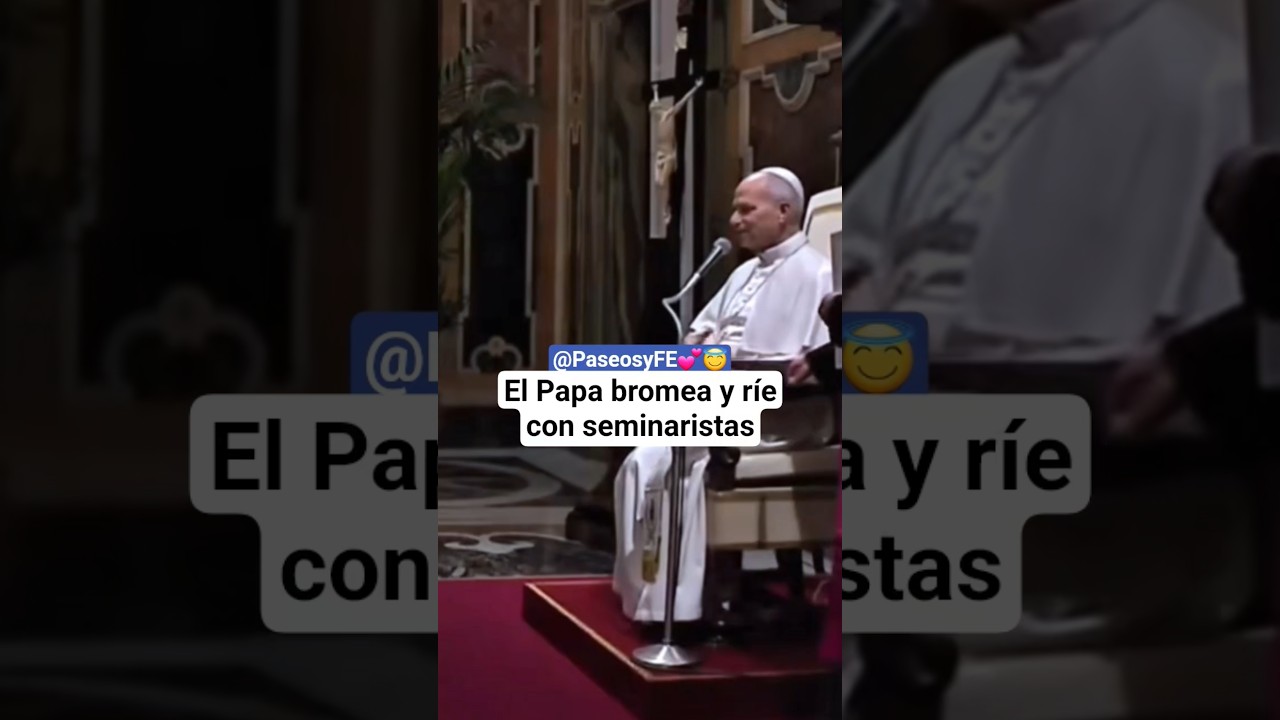 El #papa r&iacute;e con seminaristas espa&ntilde;oles 😇💕 PaseosyFE #tierno 😅🙏🏻