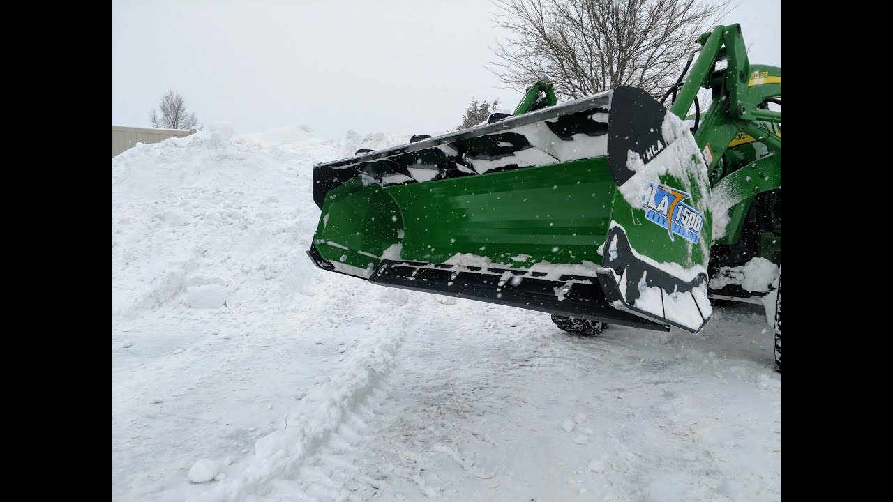Уборка снега с помощью снегоочистителя HLA! Оцените простоту сборки!