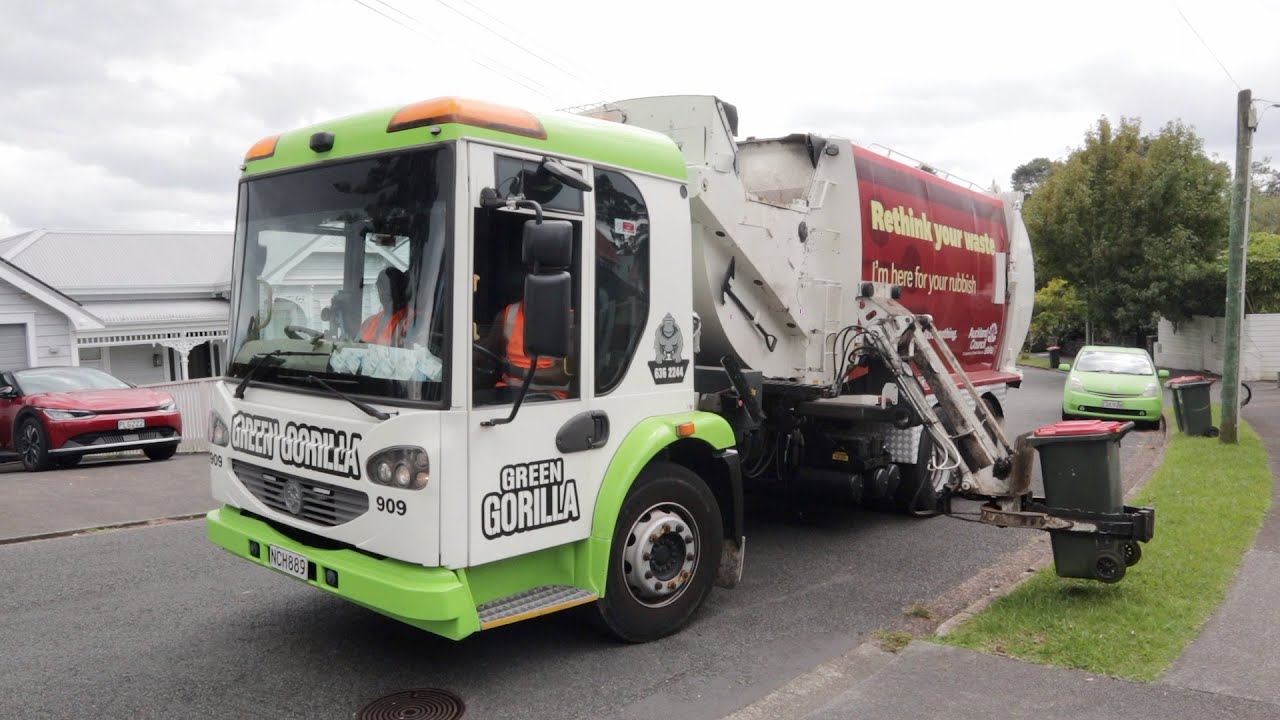 Auckland Rubbish (Green Gorilla #909)