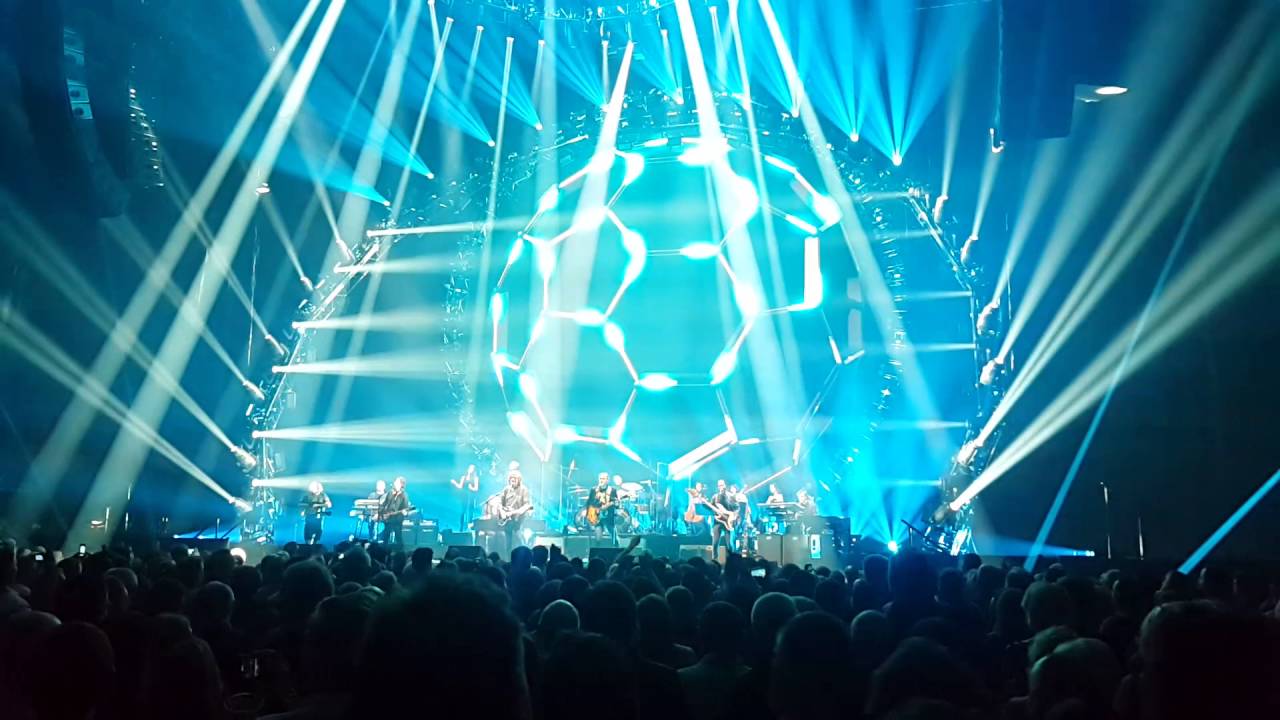 ELO perform 'Don't Bring Me Down' at the Dublin 3 Arena 7th May 2016
