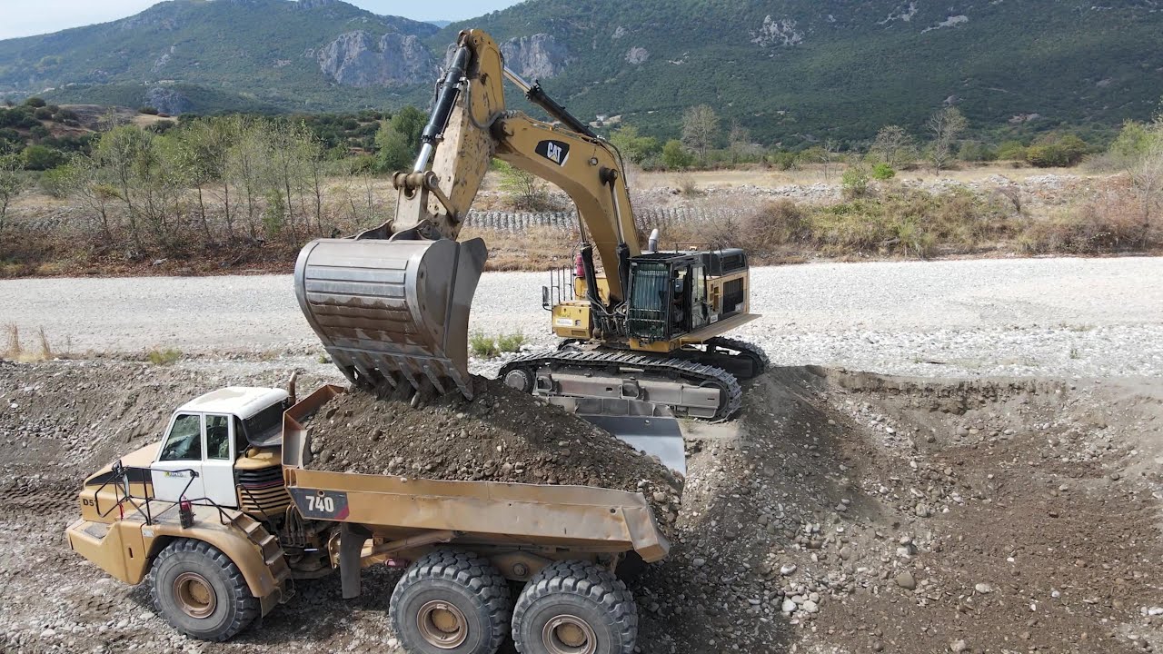 Caterpillar 374D Excavator Loading Caterpillar & Volvo Articulated Trucks - Interkat SA