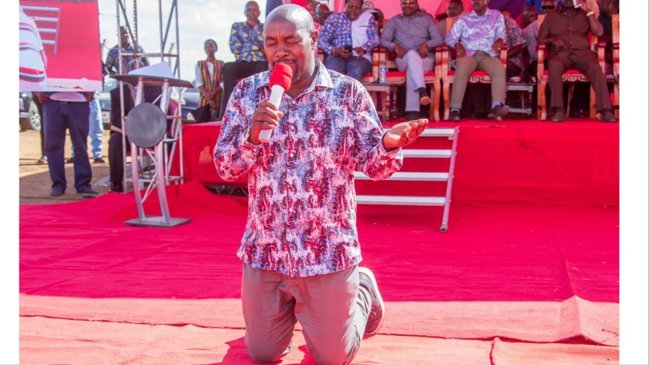 Kitui Senator Kiio Wambua goes down to his knees as he thanks God for re-election!!