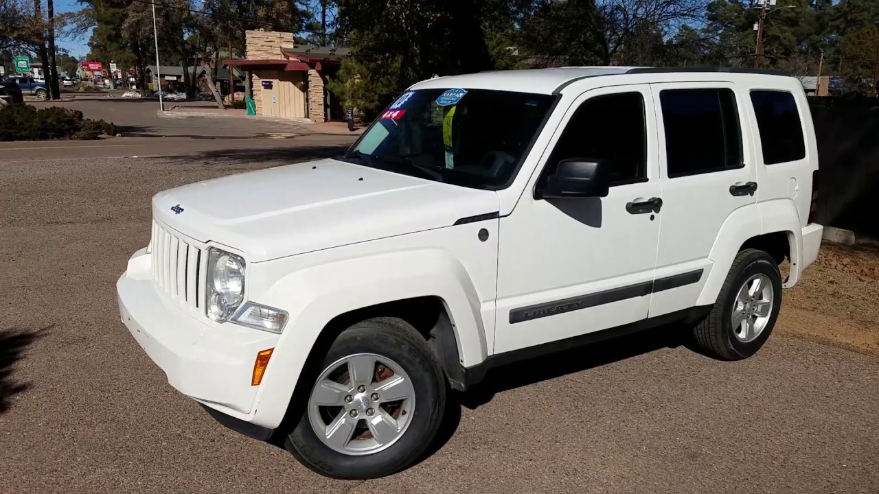 Вот взгляд на подержанный Jeep Liberty 4x4 2010 года выпуска.