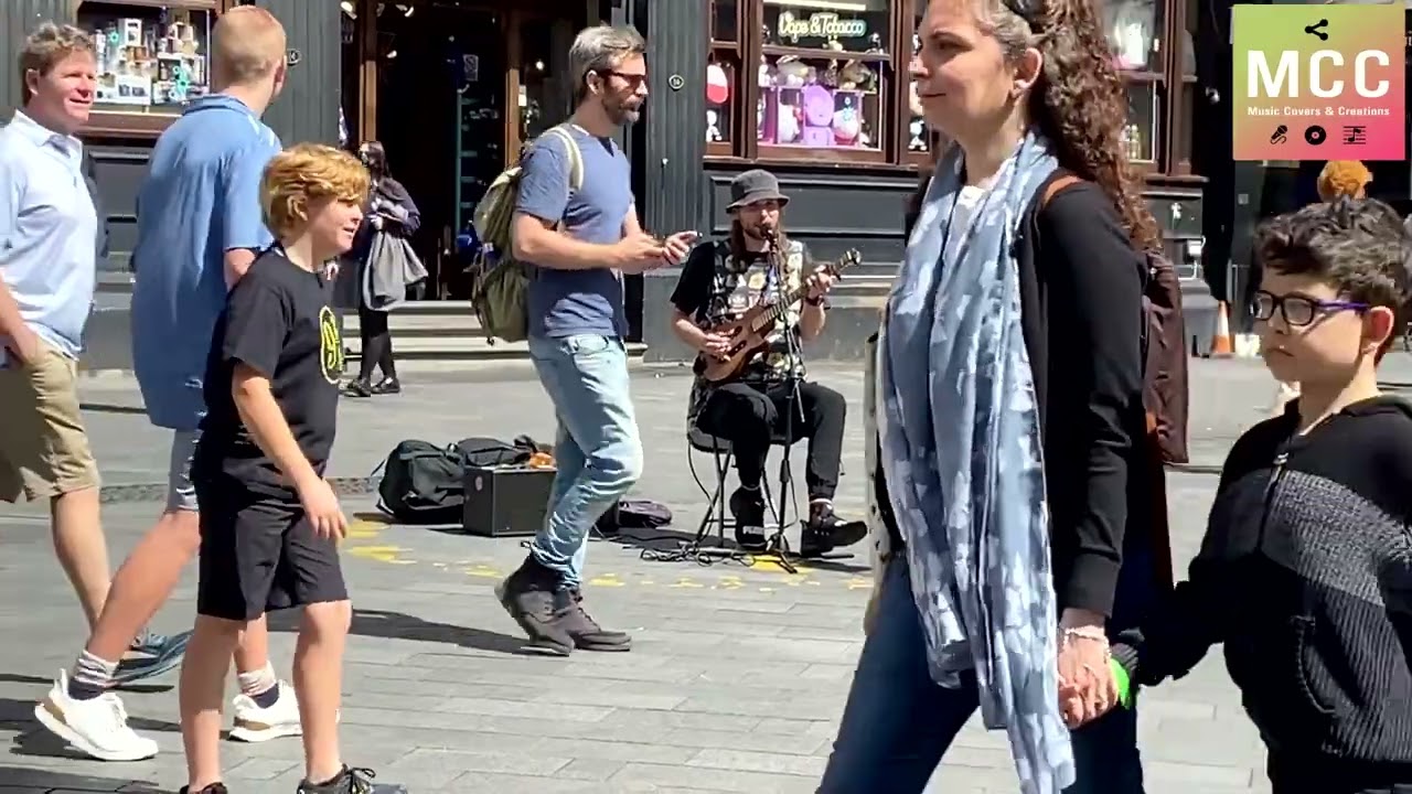 An artist of love moved us in the middle of the street