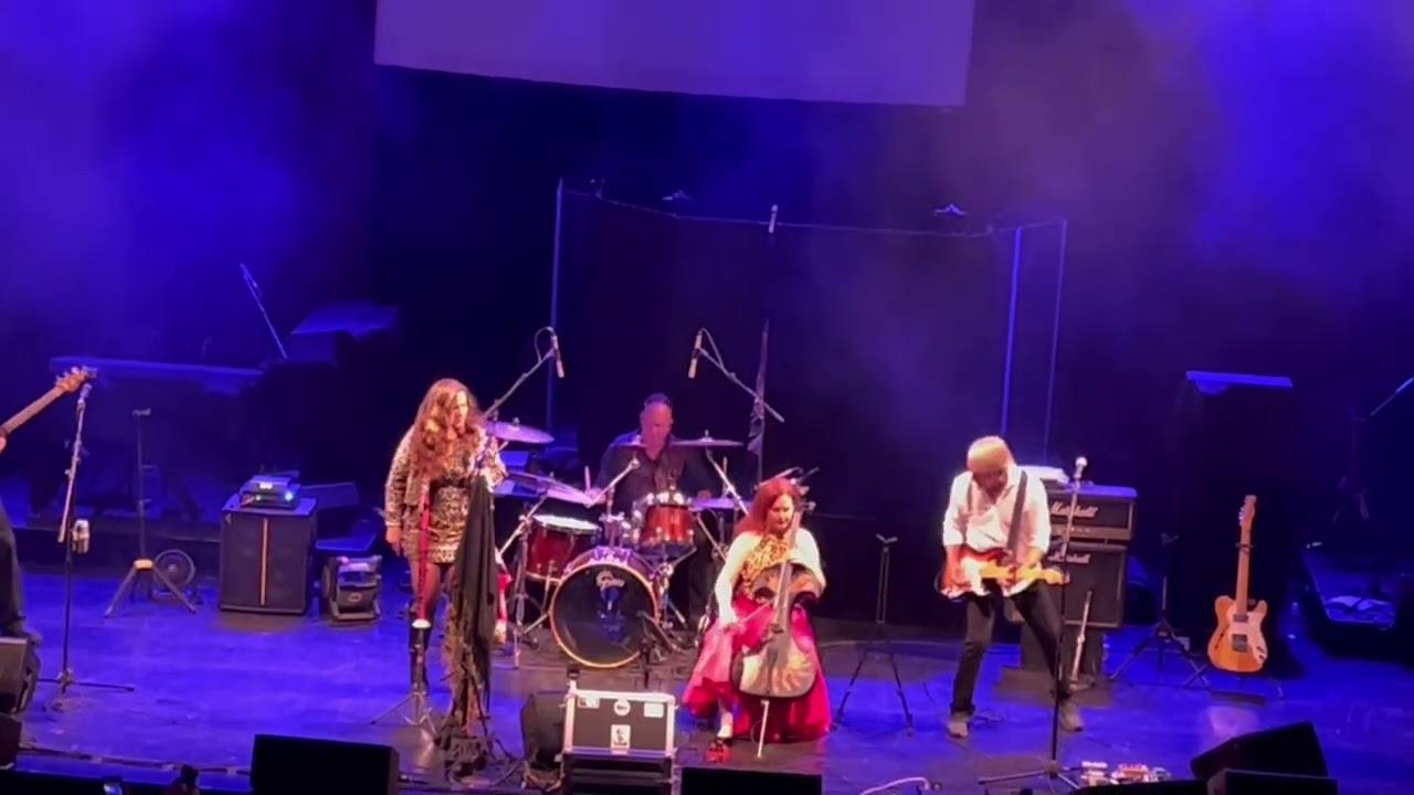 Panco Solitaire singing at the St Petersburg Palladium, opening for Lou Gramm