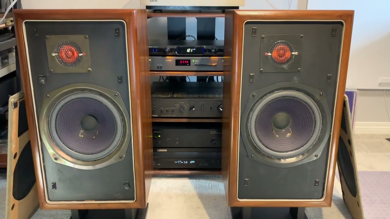 The New Advent Loudspeaker (NLA Bullnose) USA