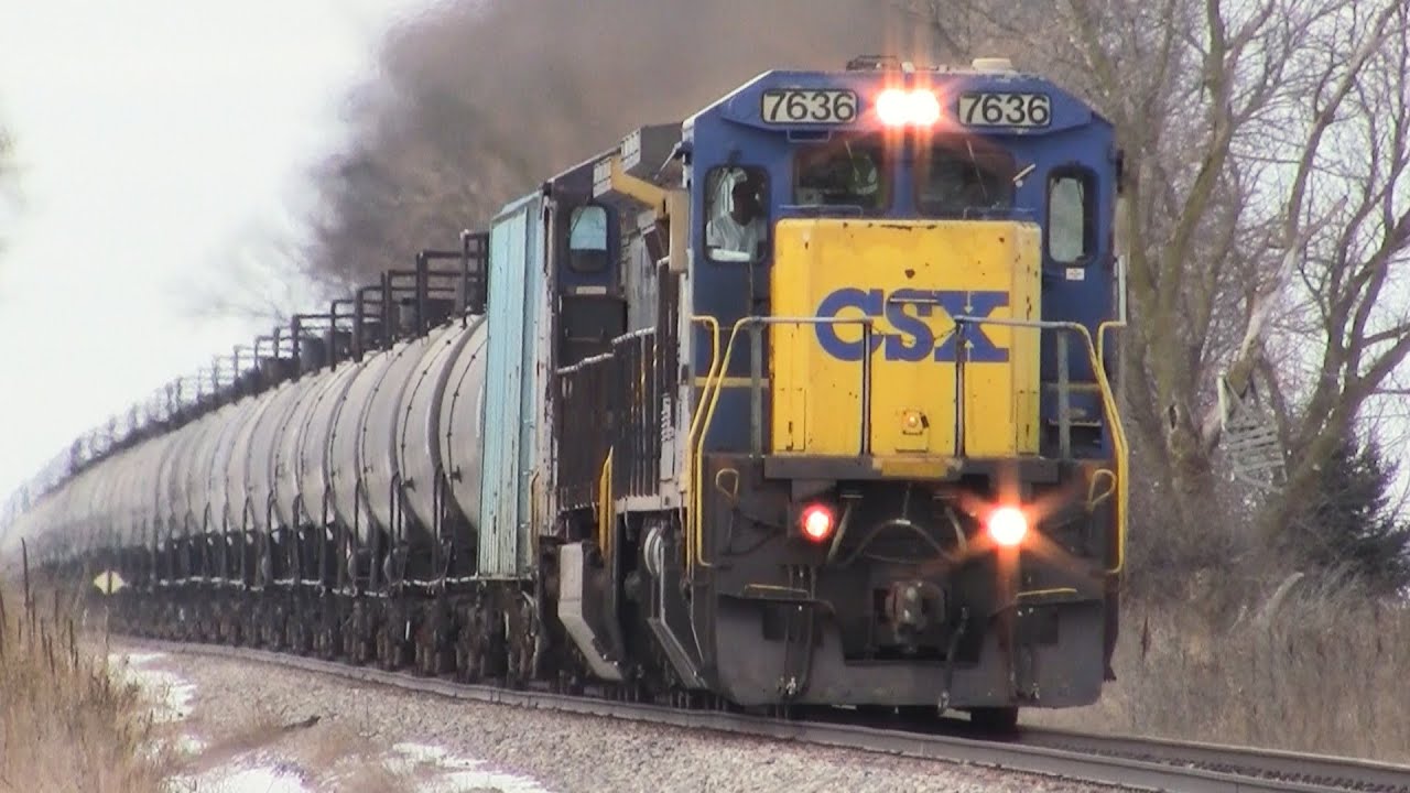 CSX 7636 East - a GE C40-8 on 1-25-2015