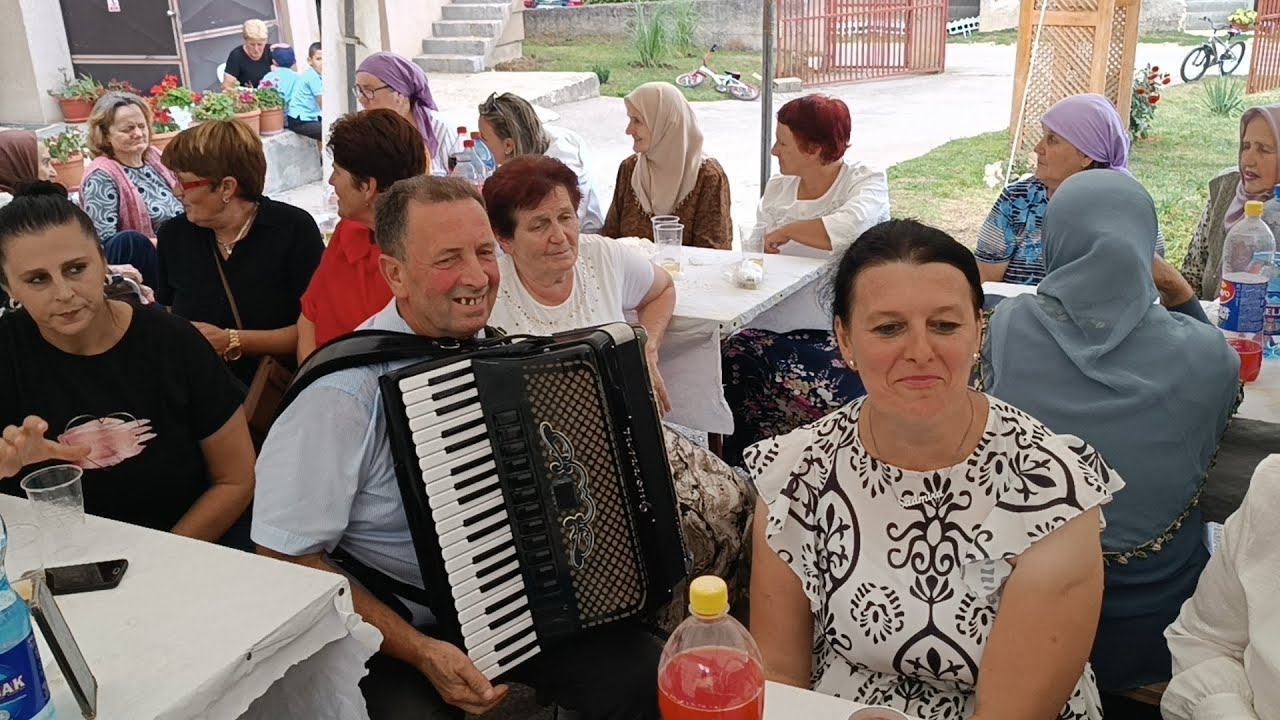 Ovako se pjeva u Bosni uz zvuke harmonike#selo#obicaji#tradicija