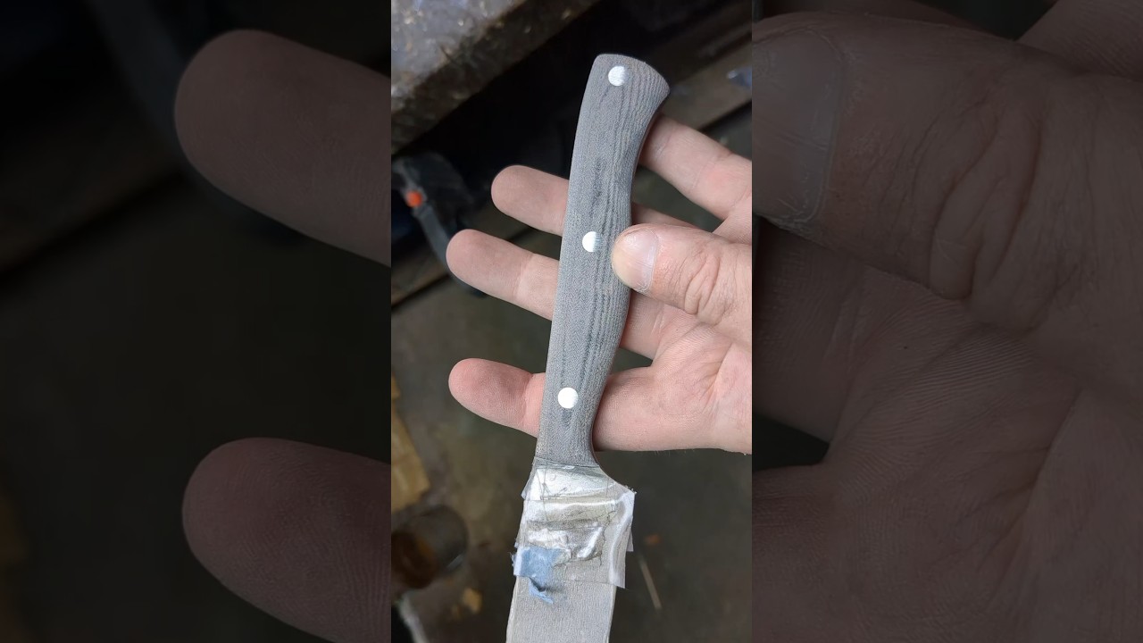 Finishing a micarta handle.#handmadeknives #micarta#blade #handmadeknife