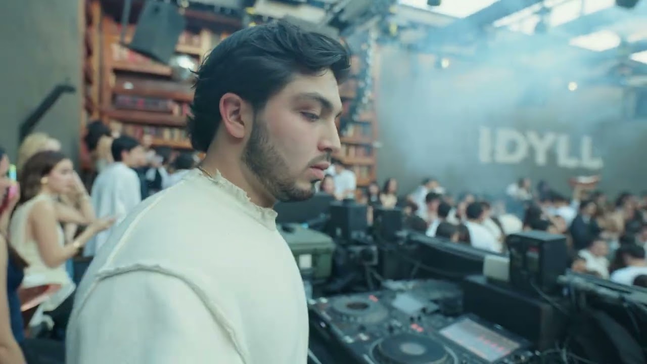 WHITE BRUNCH DJ SET @STRANA