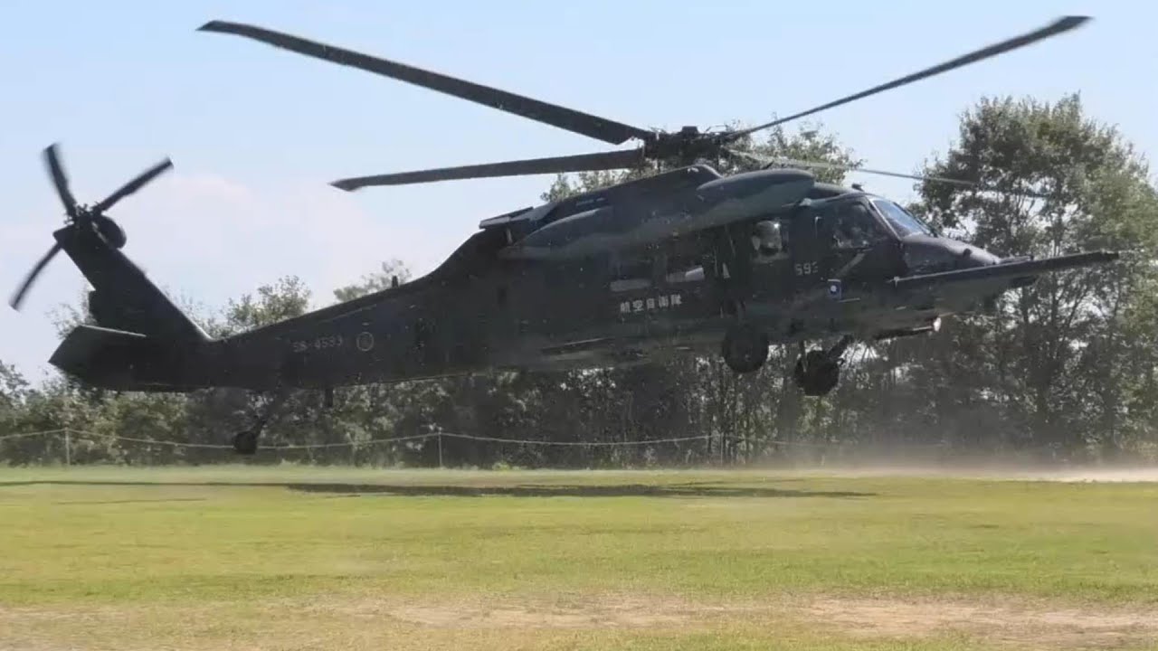 凄まじいダウンウォッシュを発生させて離陸する 小松救難隊のUH-60JⅡ 救難ヘリコプター 饗庭野分屯基地開設50周年記念祭 UH-60 Helicopter Downwash is Amazing!