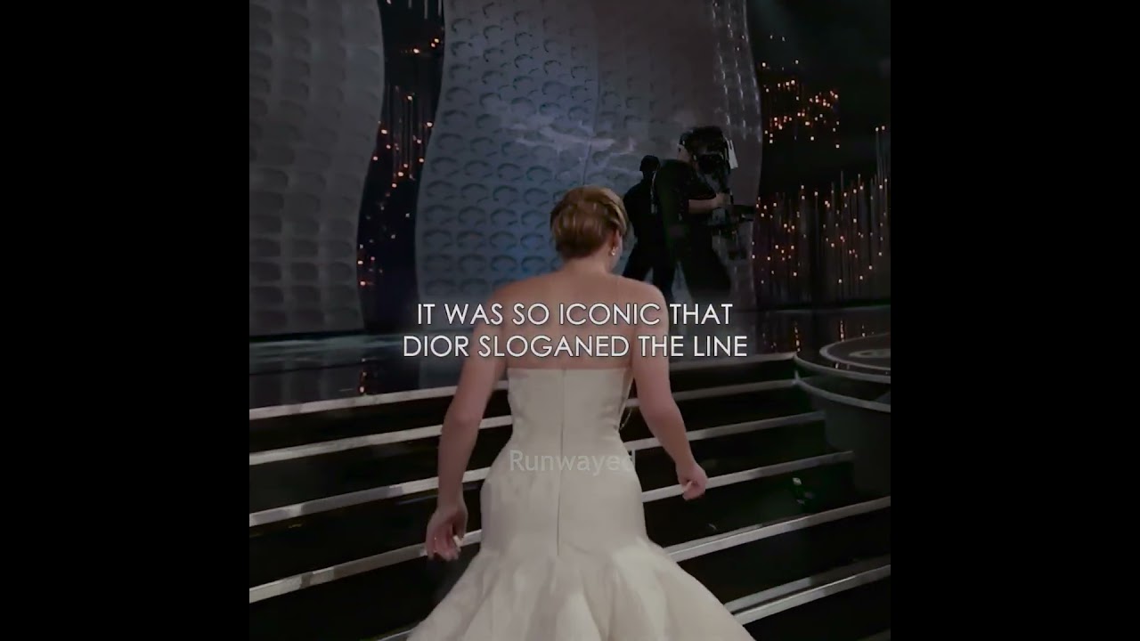 Jennifer Lawrence falls in Dior - Oscars 2013 #fashion #popular #iconic #oscars #metgala #celebrity