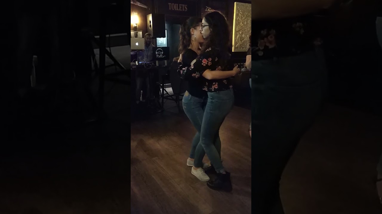 Lily et Sirine - Kizomba