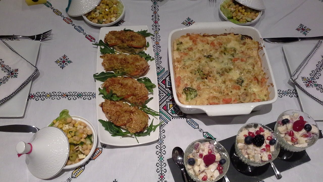 Dîner facile وجبة عشاء/دجاج في الفرن بصلصةالبيستوا /سباكيتي بالخضر/سلطة بالفواكه