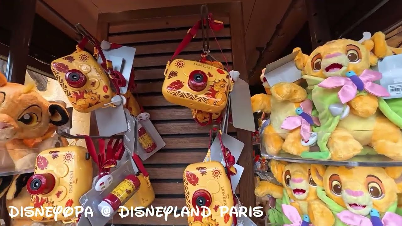 LA GIRAFE CURIEUSE - SHOP WALK THROUGH - Disneyland Paris - DisneyOpa