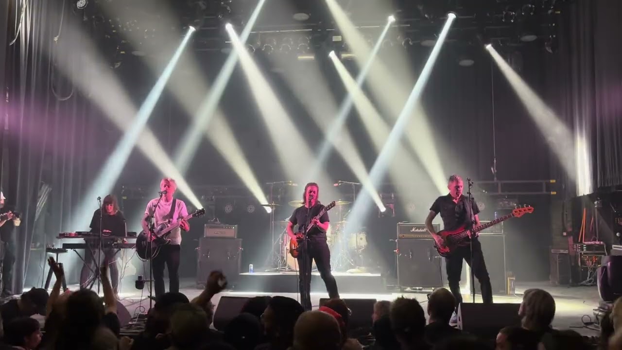 Vulgaires Machins - Om Mani Padme Hum ( Live @ Théâtre Beanfield, Montréal, 2026-03-13 )