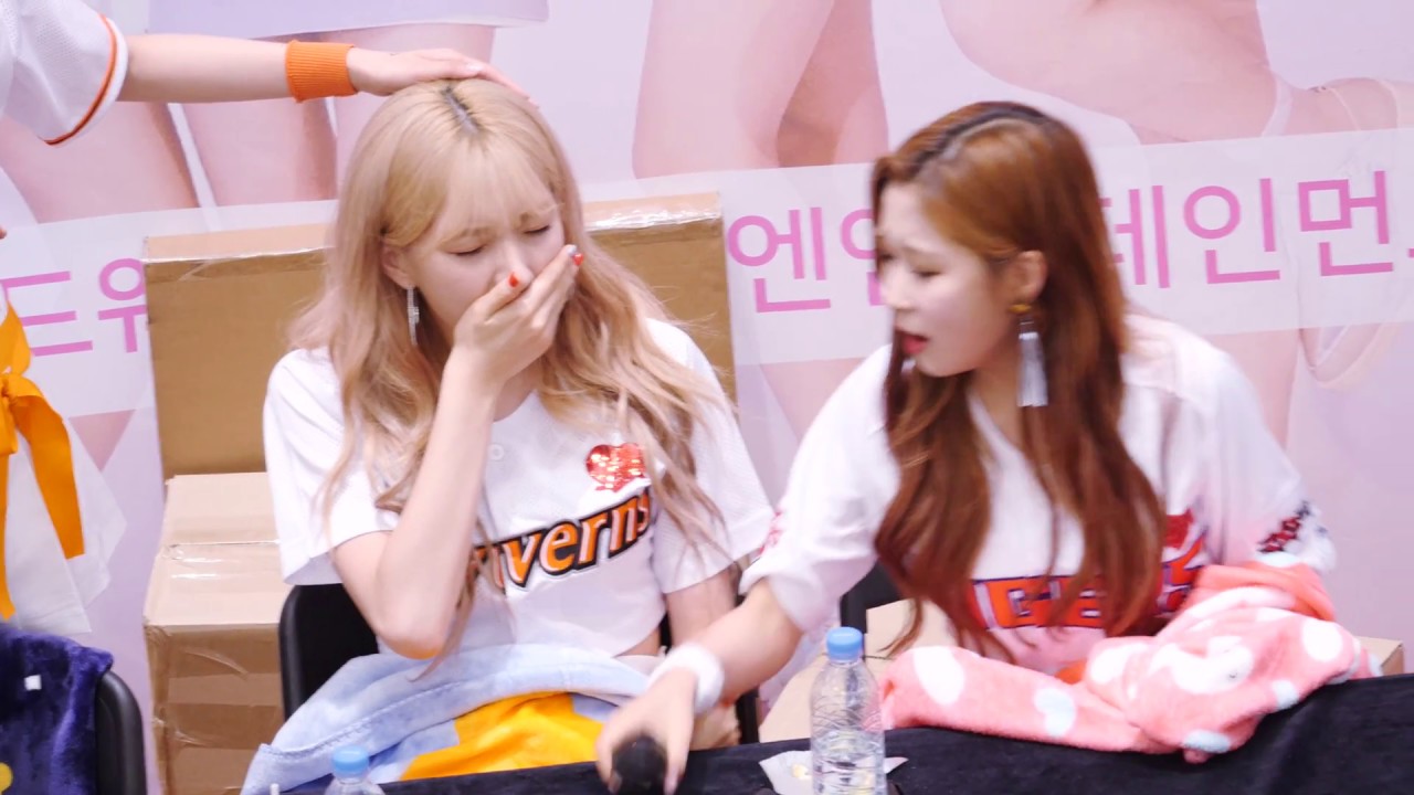 우주소녀 WJSN : 은서 Eunseo : 마이크에 쿵 ㅠㅠ : 팬싸인회 : 스타필드 하남