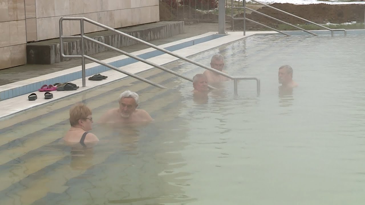 KINYITOTT A SÁRKÁNY FÜRDŐ