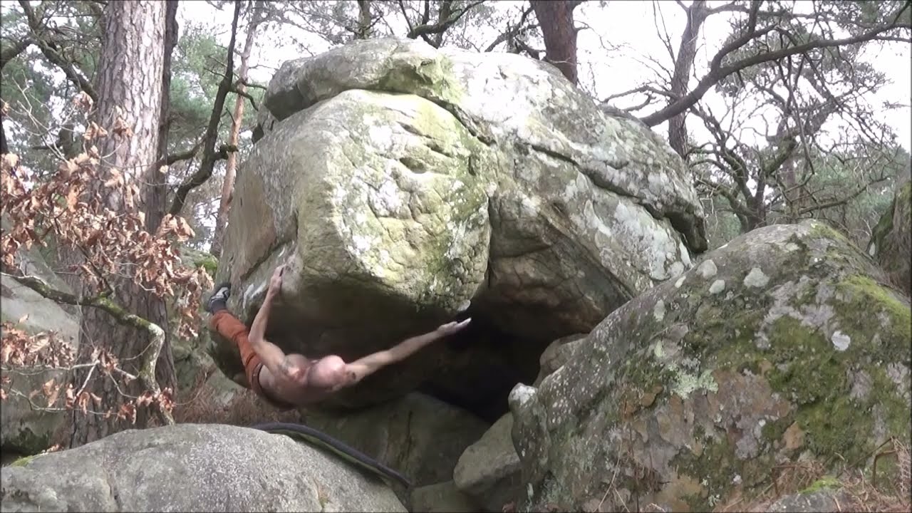 Fontainebleau - Rocher du Mauvais Passage - La Force Vient du Ventre 7C(7B+)