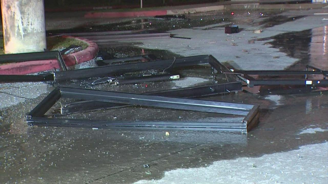 Bar explosion damages strip mall in northeast Harris County