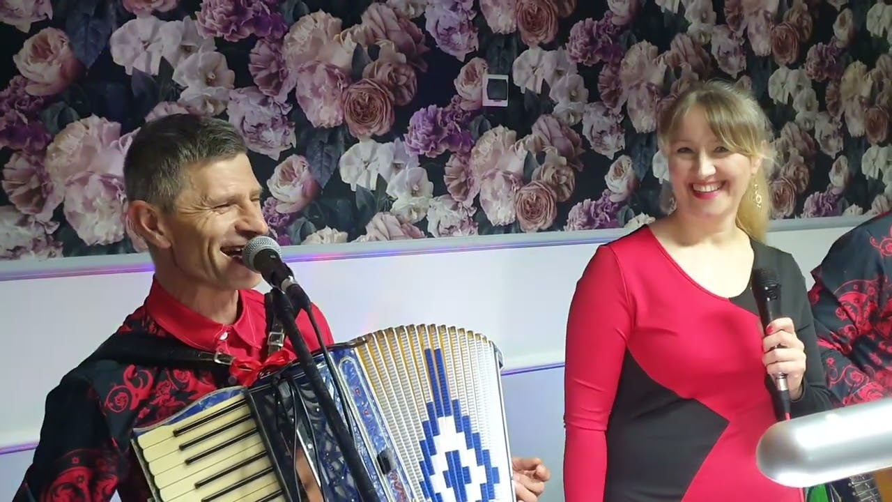 TO DLA CIEBIE KOCHANIE Zbyszek zaśpiewał Ewie jak miło popatrzeć na zakochanych ludzi 