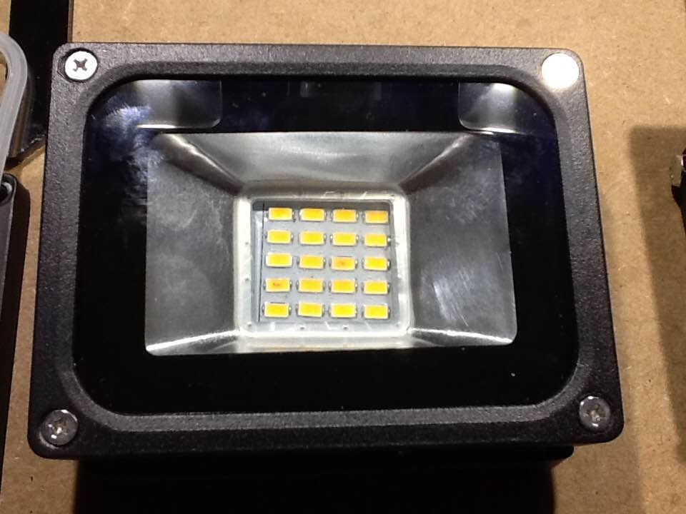 Teardown, autopsy and hack of dead SMD LED floodlight.