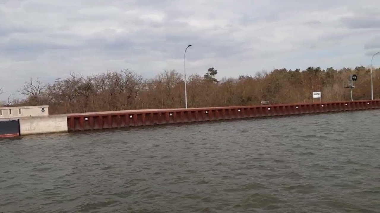 Trogbrücke über die Elbe