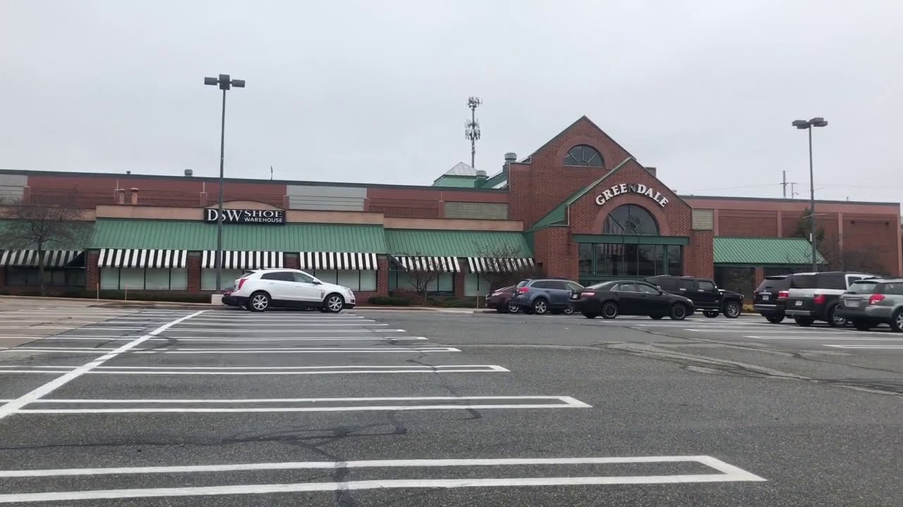 Old footage of Greendale Mall, Worcester, MA- 2019 (low quality footage , part one) Dead Mall