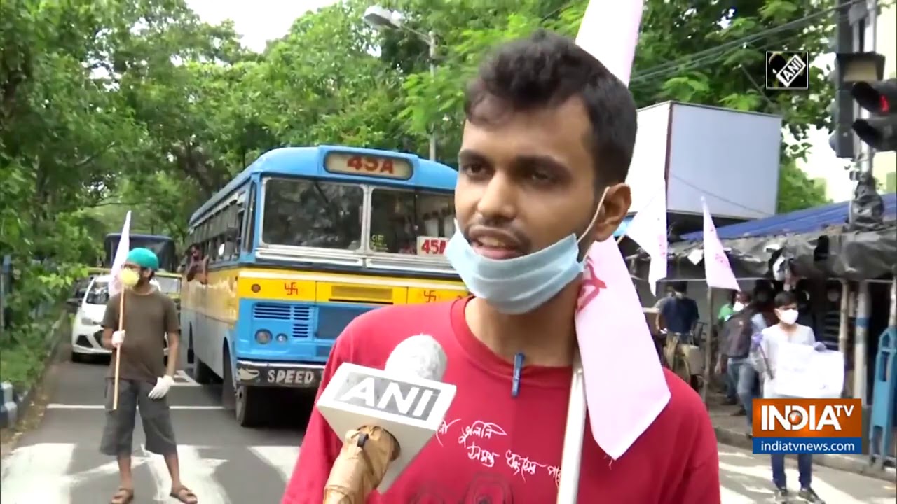 Students protest against NEP outside Kolkata's Jadavpur University