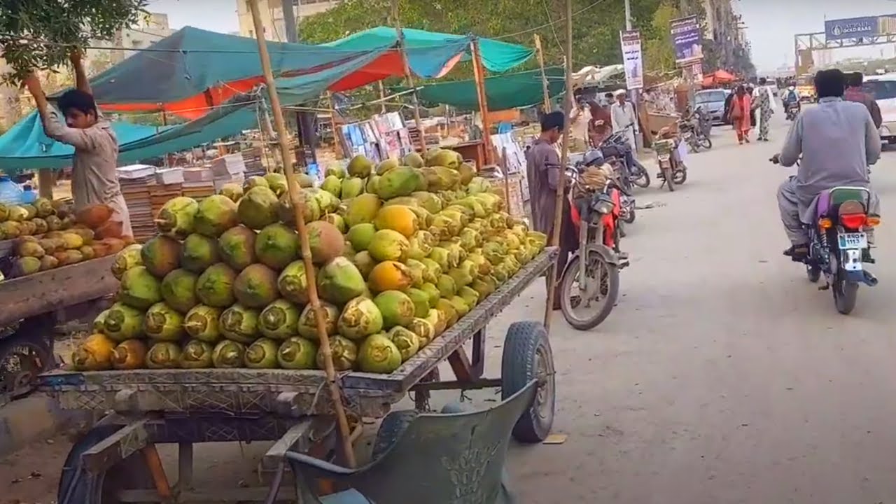 🇵🇰 Karachi Walk I Books Stalls Road Side Gulshan e Iqbal University Road Near Baitul Mukarram Masjid