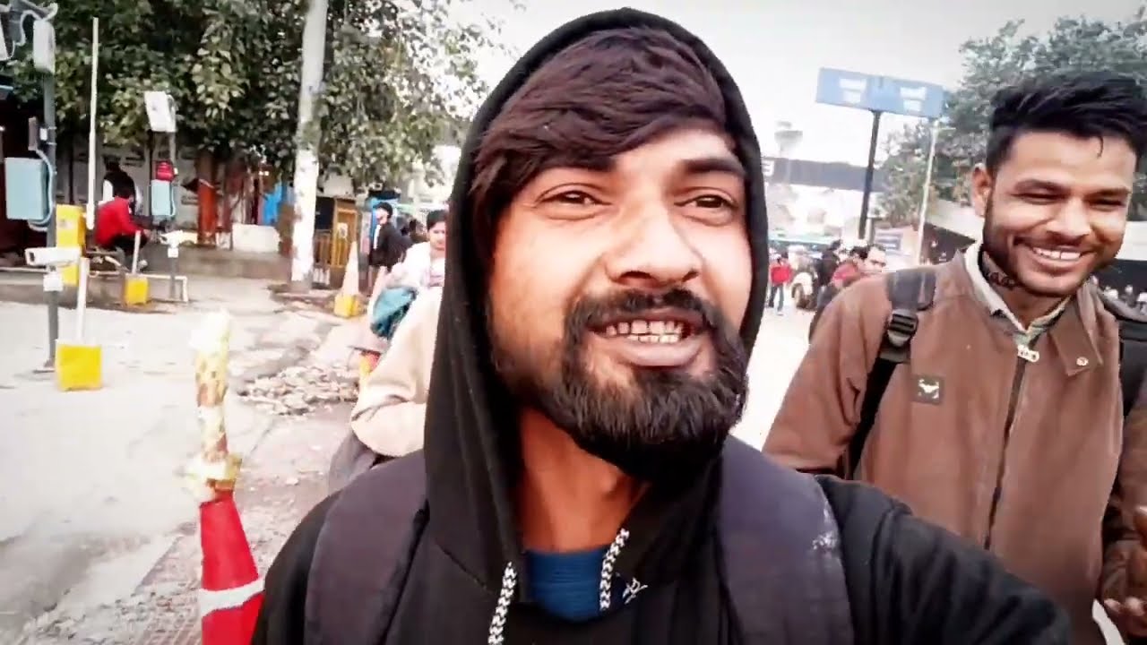 NEW DELHi STATION #viral #funny #vlogger 