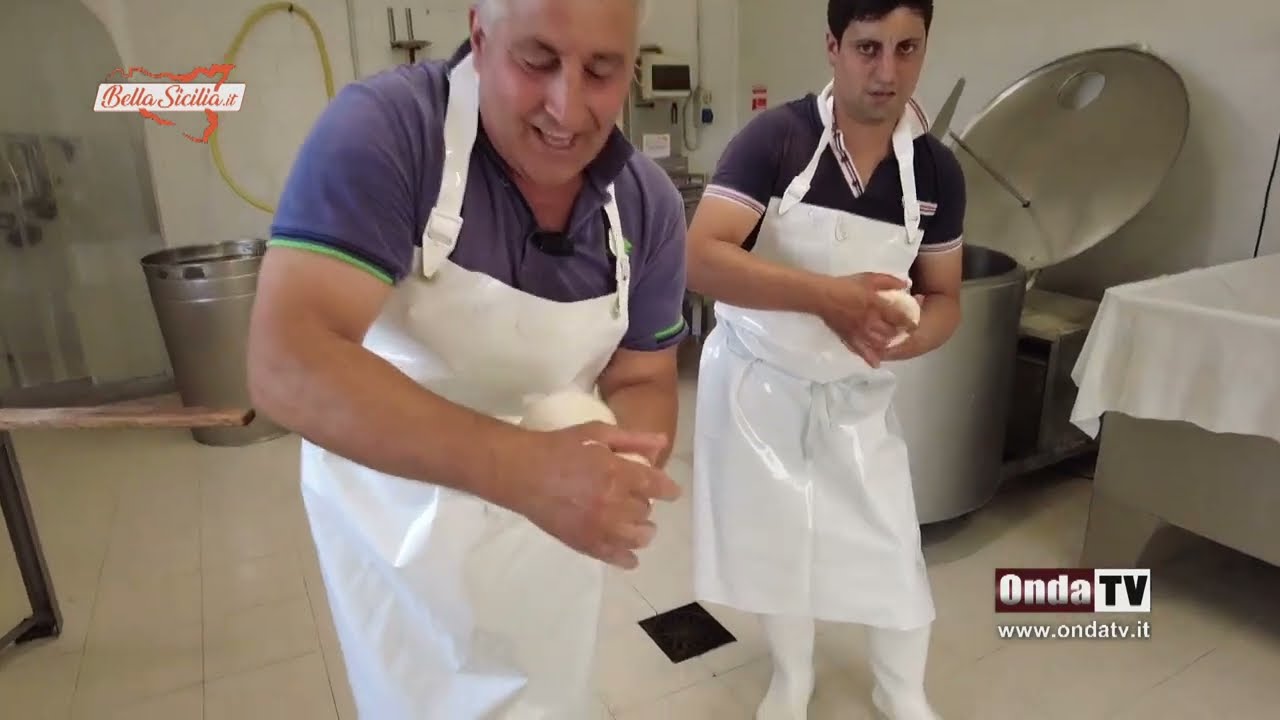 Qui ci sono tre generazioni di sacrifici. La provola DOP dei Nebrodi, ecco come si prepara