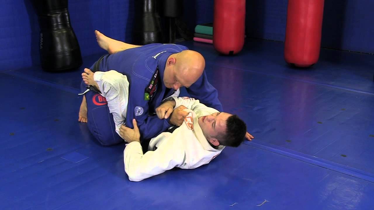 Advanced Closed Guard Sweep: the 'Draculino Bump'