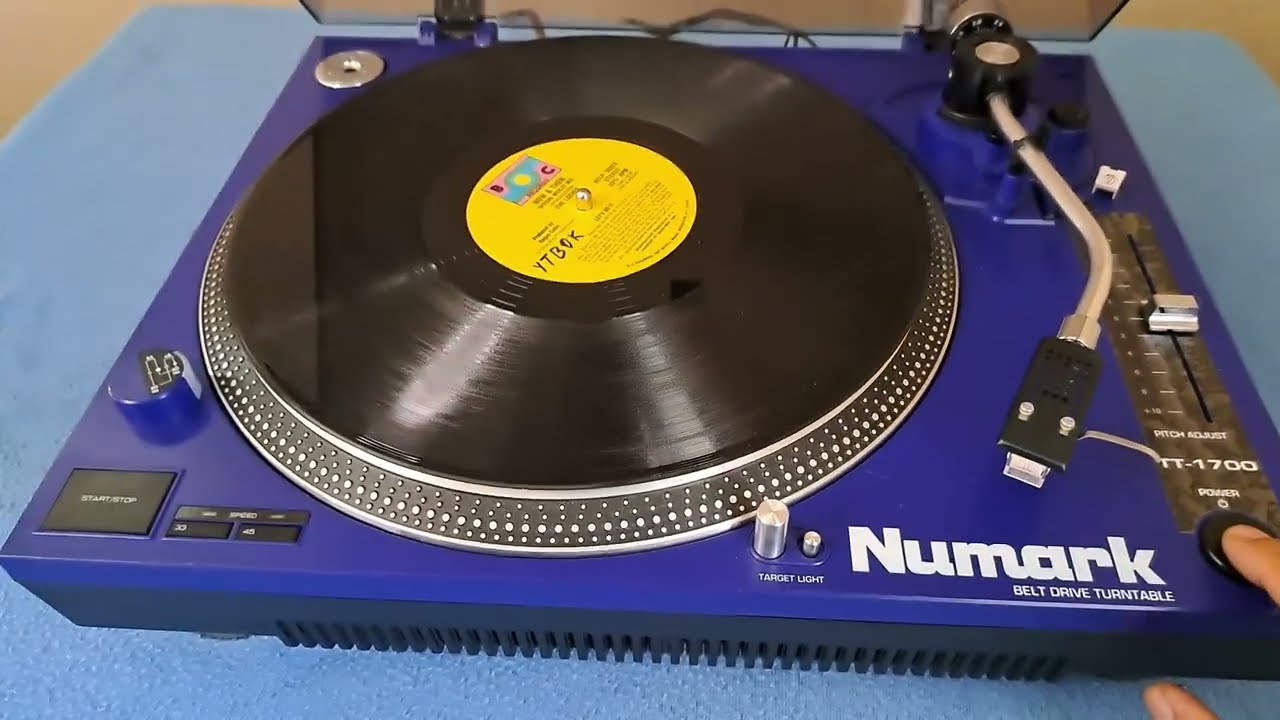 Numark TT 1700 Turntable, Belt Drive ____sn: T80902436