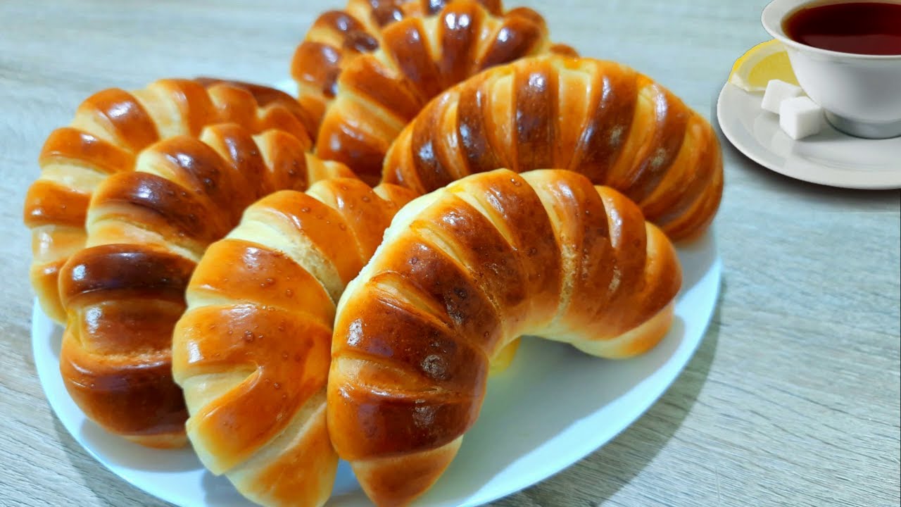 ВКУСНЕЕ не БЫВАЕТ! Пуховые РОГАЛИКИ  с повидлом. Дрожжевая Выпечка.