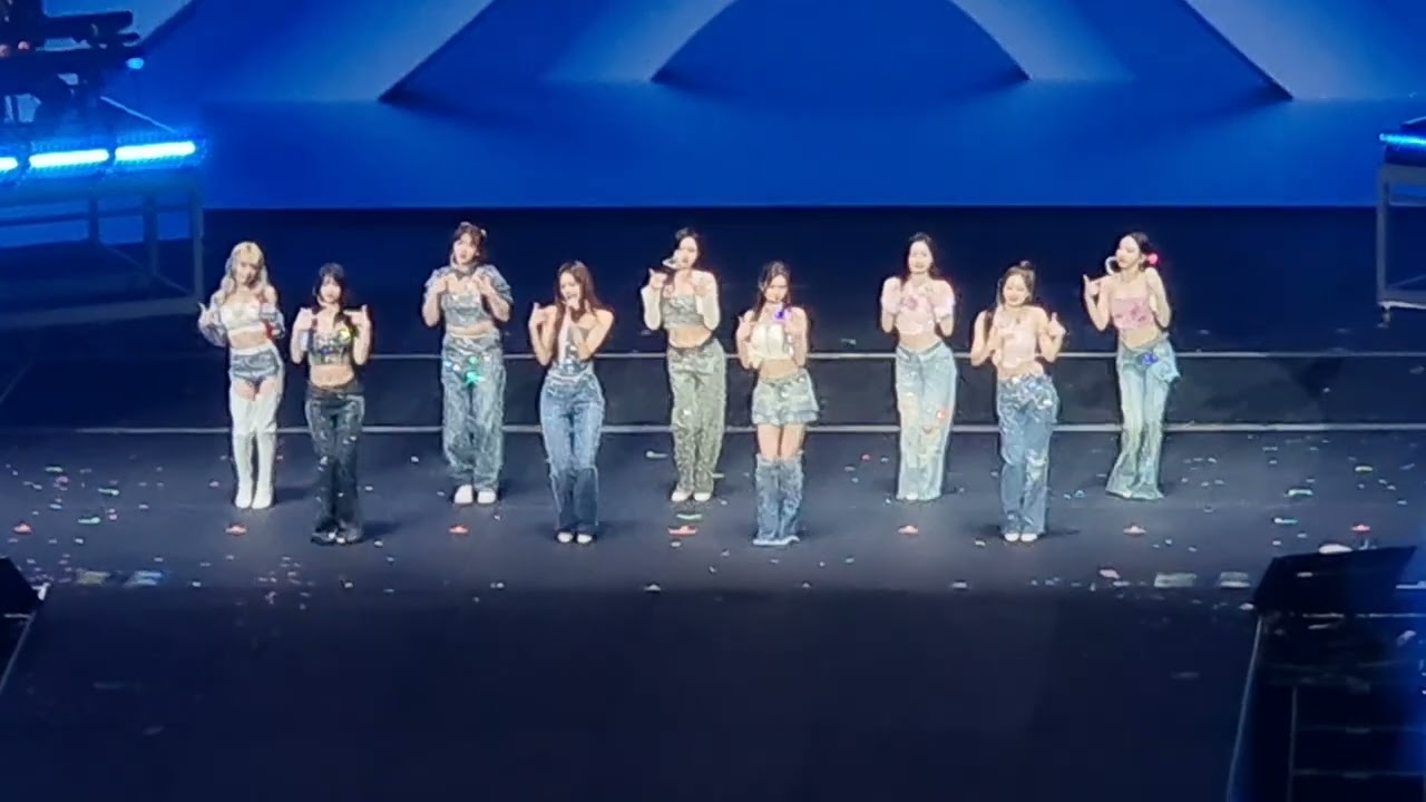 Twice Sydney Concert 2023 - Queen of Hearts & Medley