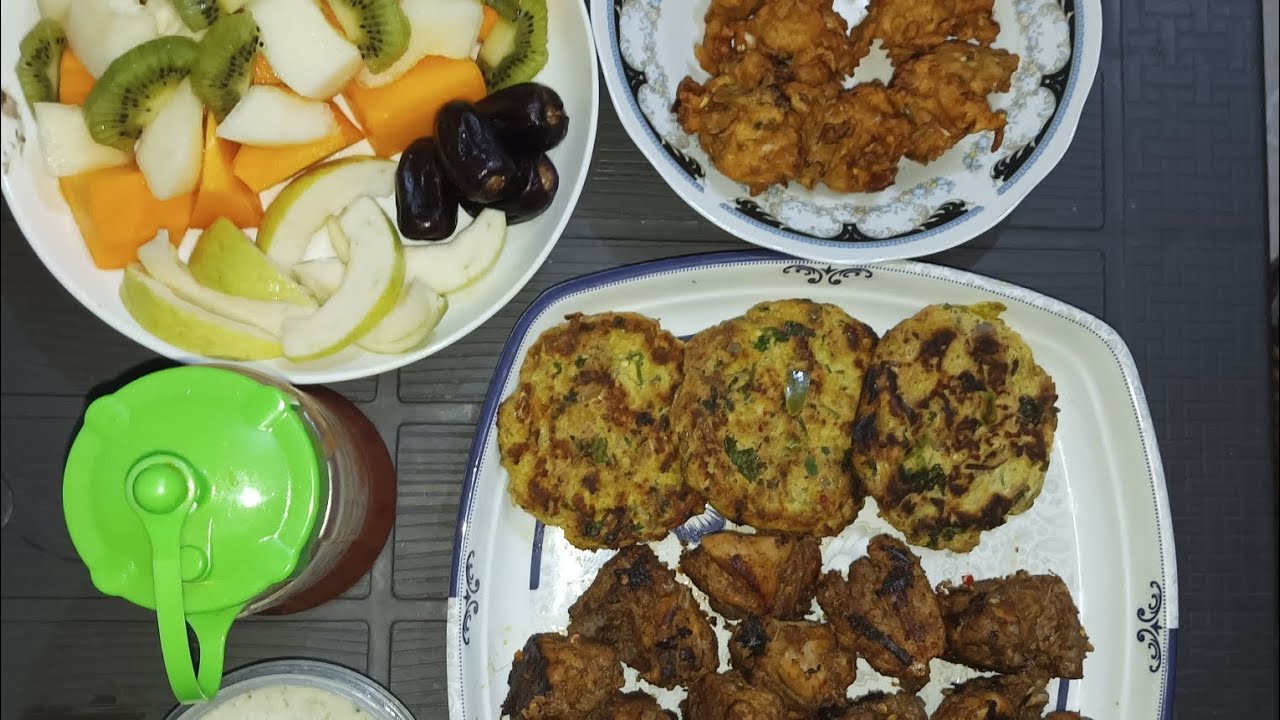 Aaj Nani ke kitchen mein iftari mein bane chicken tikke aur chicken chappal kabab 😋🍗🍢