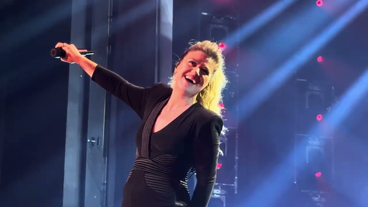 Kelly Clarkson performs Stronger at The Chemistry Vegas Residency on 2/10/24.